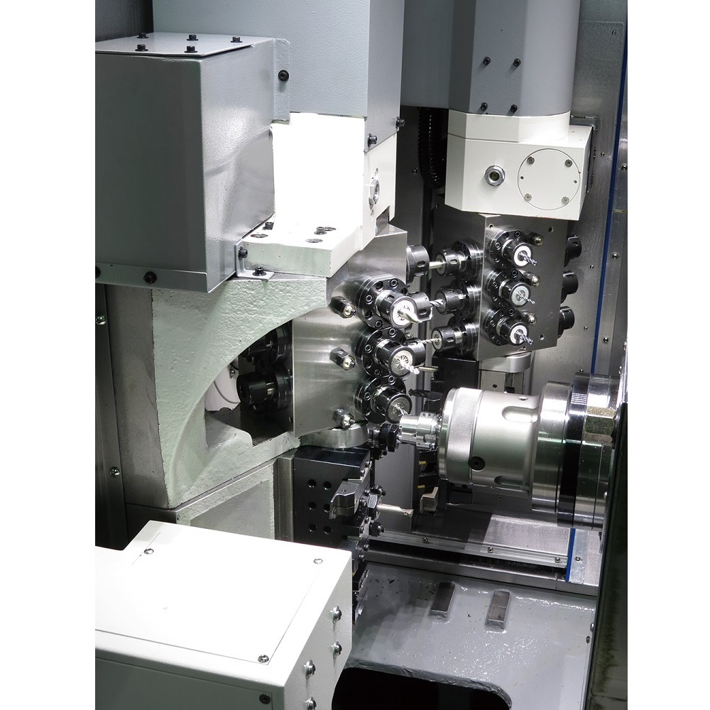 Зона обробки мільтиосьового токарно-фрезерного центра QUICK-TECH i-60 ULTIMATE